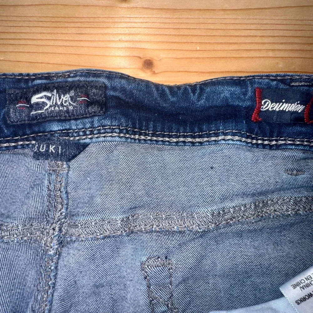 Silver Suki High Slim‎ Boot Women's Jeans Sz 24 Inseam 29 Hemmed Stretch